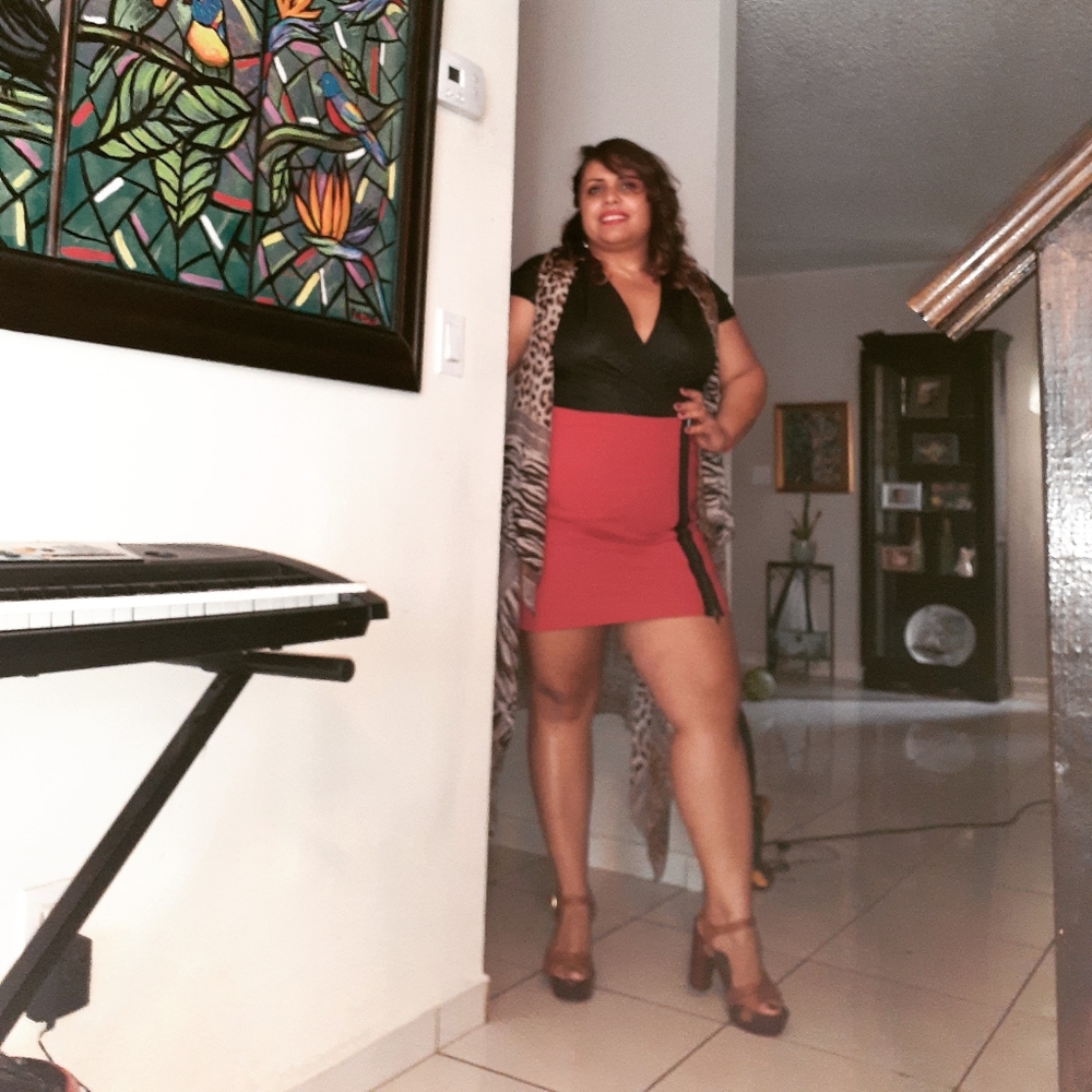 DkNY skirt red with black zipper